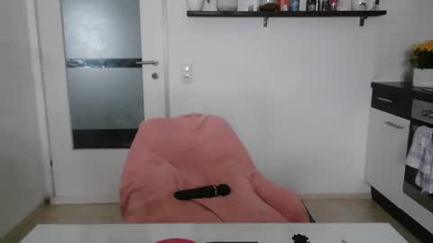 lara online show from April 27, 2026, 4:16 pm