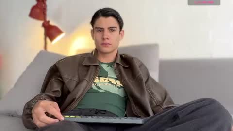 Snapshot of hey_cesard chatting on June 14, 2026, 5:37 pm hey_cesard online show from June 14, 2026, 5:37 pm