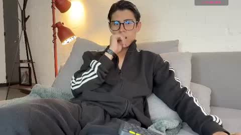Snapshot of hey_cesard chatting on July 9, 2026, 2:32 pm hey_cesard online show from July 9, 2026, 2:32 pm