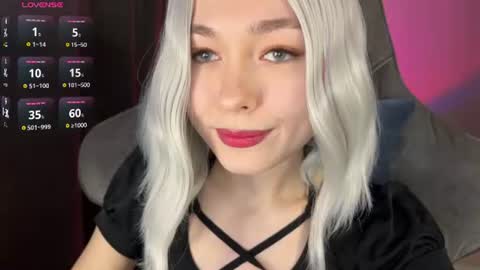  Nora  online show from June 19, 2026, 11:19 pm