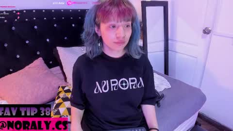 Snapshot of hey_noraly chatting on April 24, 2026, 4:26 am Noraly online show from April 24, 2026, 4:26 am