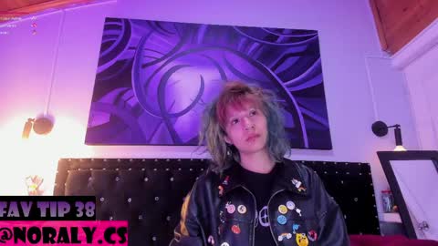 Snapshot of hey_noraly chatting on May 11, 2026, 4:18 am Noraly online show from May 11, 2026, 4:18 am