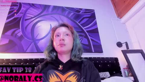 Snapshot of hey_noraly chatting on May 23, 2026, 4:39 am Noraly online show from May 23, 2026, 4:39 am