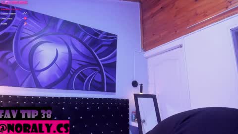 Snapshot of hey_noraly chatting on May 25, 2026, 4:07 am Noraly online show from May 25, 2026, 4:07 am