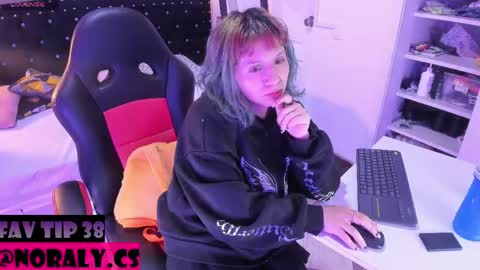 Snapshot of hey_noraly chatting on May 31, 2026, 4:20 am Noraly online show from May 31, 2026, 4:20 am