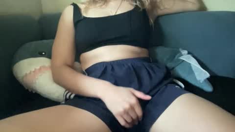 Snapshot of heybluebabe chatting on December 1, 2025, 8:03 pm Blue online show from December 1, 2025, 8:03 pm