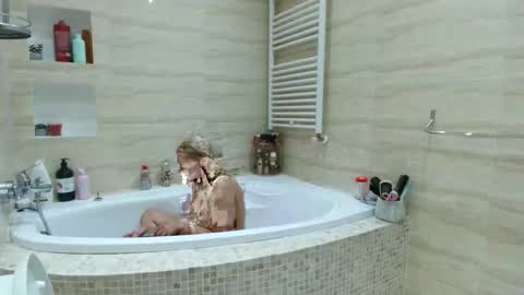 Heyheygrey online show from February 12, 2026, 12:16 am