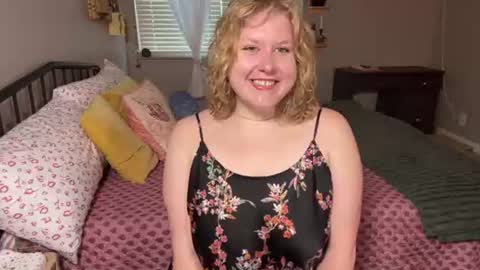 Snapshot of heyheyits_sage chatting on July 14, 2026, 2:01 pm Sage online show from July 14, 2026, 2:01 pm
