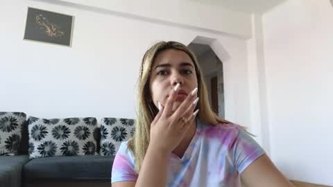Snapshot of heysianna chatting on June 17, 2026, 9:01 am Siana online show from June 17, 2026, 9:01 am
