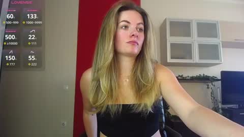 Snapshot of hi_bye_ chatting on June 19, 2026, 10:52 am Lina online show from June 19, 2026, 10:52 am