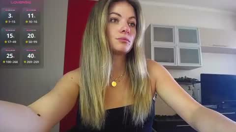 Snapshot of hi_bye_ chatting on July 4, 2026, 7:47 am Lina online show from July 4, 2026, 7:47 am