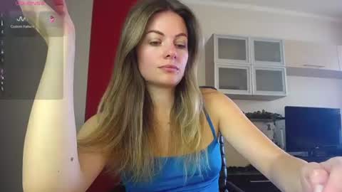 Snapshot of hi_bye_ chatting on July 7, 2026, 9:57 am Lina online show from July 7, 2026, 9:57 am