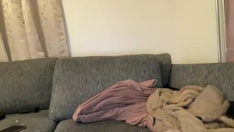 hichemlacoste333 online show from September 19, 2025, 12:34 am