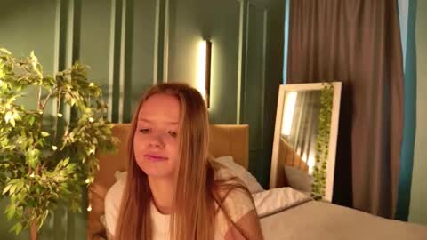 Snapshot of hidden_charm_ chatting on September 27, 2025, 7:57 am My name is Angelina but I like when you call me Angel online show from September 27, 2025, 7:57 am