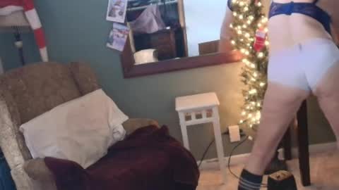 hidden_gold_milf online show from December 3, 2025, 7:34 pm