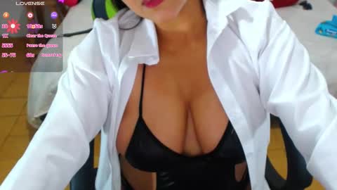 Snapshot of hiilarylove chatting on October 14, 2025, 9:37 pm hiilary online show from October 14, 2025, 9:37 pm