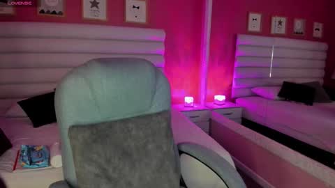 hilary_tailor online show from October 10, 2025, 11:09 am