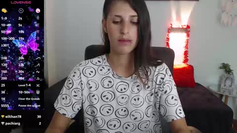 Snapshot of hilaryclowerx chatting on March 12, 2025, 6:07 am H I L A R Y online show from March 12, 2025, 6:07 am