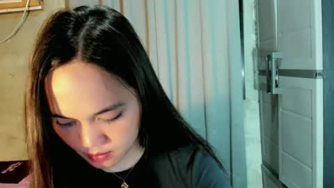 Snapshot of hilarymolly chatting on June 24, 2026, 6:40 pm hilarymolly online show from June 24, 2026, 6:40 pm