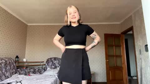 Snapshot of hildeconery chatting on May 3, 2026, 8:53 am Julia online show from May 3, 2026, 8:53 am