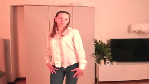 Snapshot of hildegardlerud chatting on November 21, 2025, 7:51 am Tris online show from November 21, 2025, 7:51 am