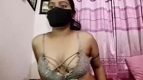 himuhimu22 online show from May 13, 2026, 6:49 pm