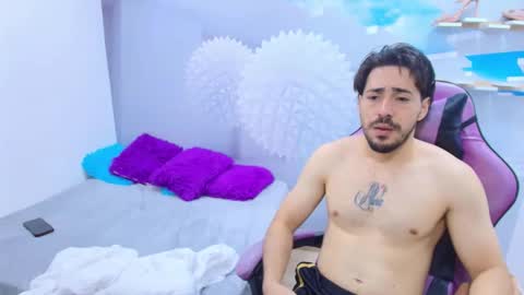 hinataii online show from February 13, 2026, 3:24 am