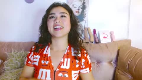 hinata lee online show from January 5, 2025, 4:14 am