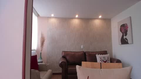 Hinnata online show from January 26, 2025, 9:29 pm