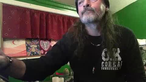 Snapshot of hippiedad333 chatting on April 23, 2026, 2:13 am hippiedad333 online show from April 23, 2026, 2:13 am