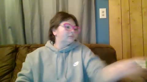 Snapshot of hippihope420 chatting on February 13, 2025, 4:11 am Bella online show from February 13, 2025, 4:11 am
