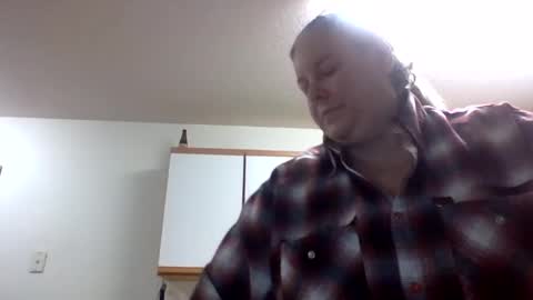 hippysnewhere online show from May 17, 2026, 3:52 pm