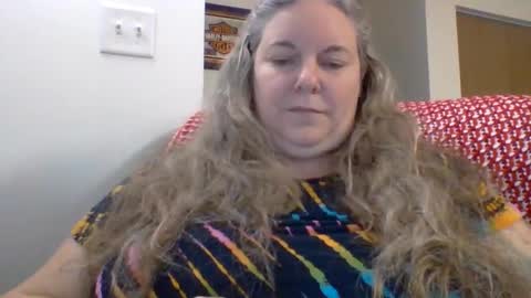 Snapshot of hippysnewhere chatting on June 10, 2026, 5:01 pm hippysnewhere online show from June 10, 2026, 5:01 pm