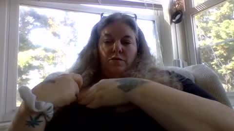Snapshot of hippysnewhere chatting on June 17, 2026, 8:54 pm hippysnewhere online show from June 17, 2026, 8:54 pm