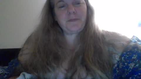 Snapshot of hippysnewhere chatting on July 11, 2026, 4:15 am hippysnewhere online show from July 11, 2026, 4:15 am