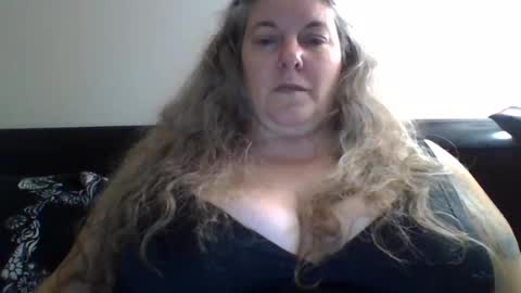 Snapshot of hippysnewhere chatting on July 16, 2026, 9:04 am hippysnewhere online show from July 16, 2026, 9:04 am