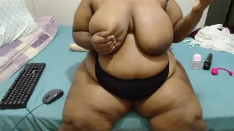 Snapshot of hips2sexy chatting on December 22, 2024, 3:22 am hips2sexy online show from December 22, 2024, 3:22 am