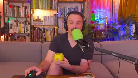 Snapshot of hipstertrashdumpsterfire chatting on June 25, 2026, 7:35 am HipsterTrash Clark one half of Task Manager online show from June 25, 2026, 7:35 am