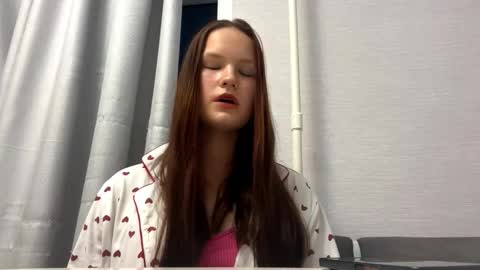 Viola online show from October 14, 2025, 2:29 pm