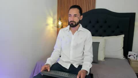 Hisoka online show from February 9, 2026, 8:13 pm