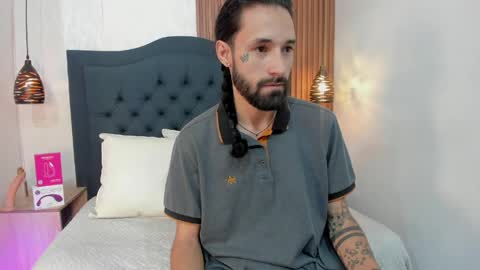 Hisoka online show from April 8, 2026, 8:20 pm