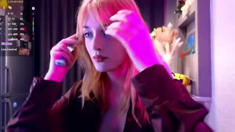 Ella online show from September 17, 2025, 5:25 pm