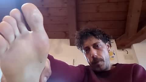 hitmenoww online show from April 21, 2026, 6:41 am