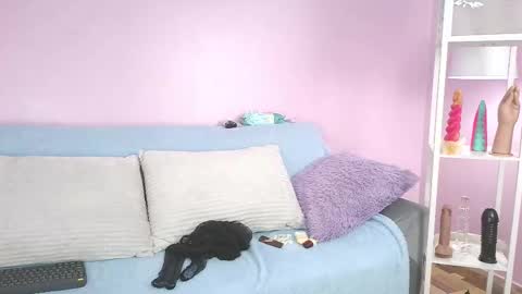 hiyakasudere_ online show from November 14, 2025, 6:39 pm