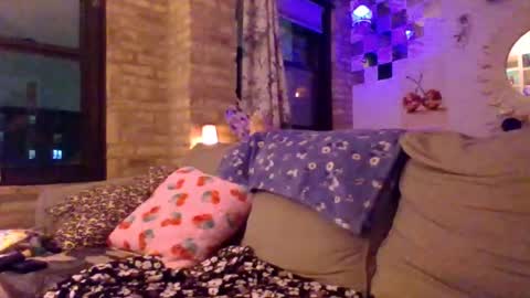 hknox714 online show from November 20, 2025, 1:39 am