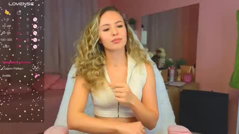 Snapshot of hloya_jons chatting on September 21, 2025, 11:17 pm Ksenia online show from September 21, 2025, 11:17 pm