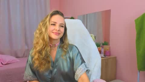Snapshot of hloya_jons chatting on October 8, 2025, 12:41 am Ksenia online show from October 8, 2025, 12:41 am