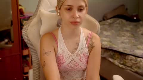 Snapshot of ho1yh01e chatting on August 3, 2026, 5:16 pm Holly online show from August 3, 2026, 5:16 pm