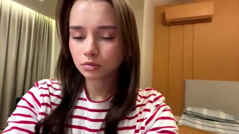 Snapshot of hoaarisa chatting on November 12, 2025, 10:48 am Sofia online show from November 12, 2025, 10:48 am