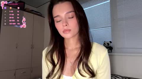 Snapshot of hoaarisa chatting on November 24, 2025, 12:27 pm Sofia online show from November 24, 2025, 12:27 pm